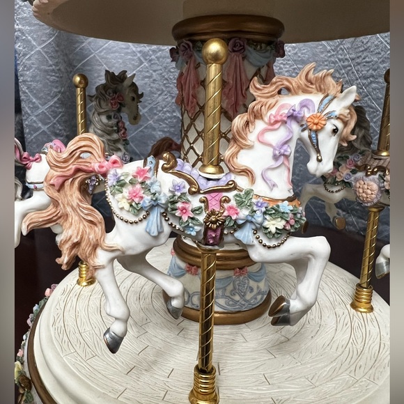 Very Vintage 4 horse Carrousel Limited edition - Picture 6 of 9